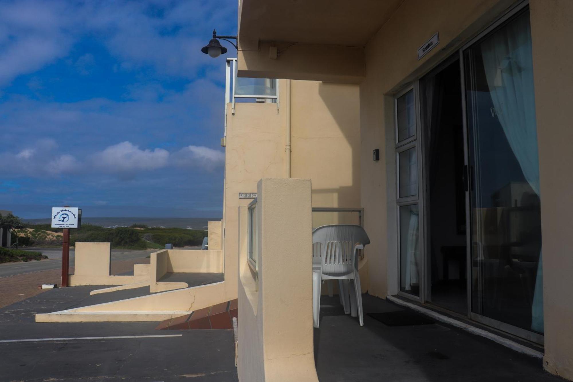 Whale Watchers Inn Witsand Bagian luar foto